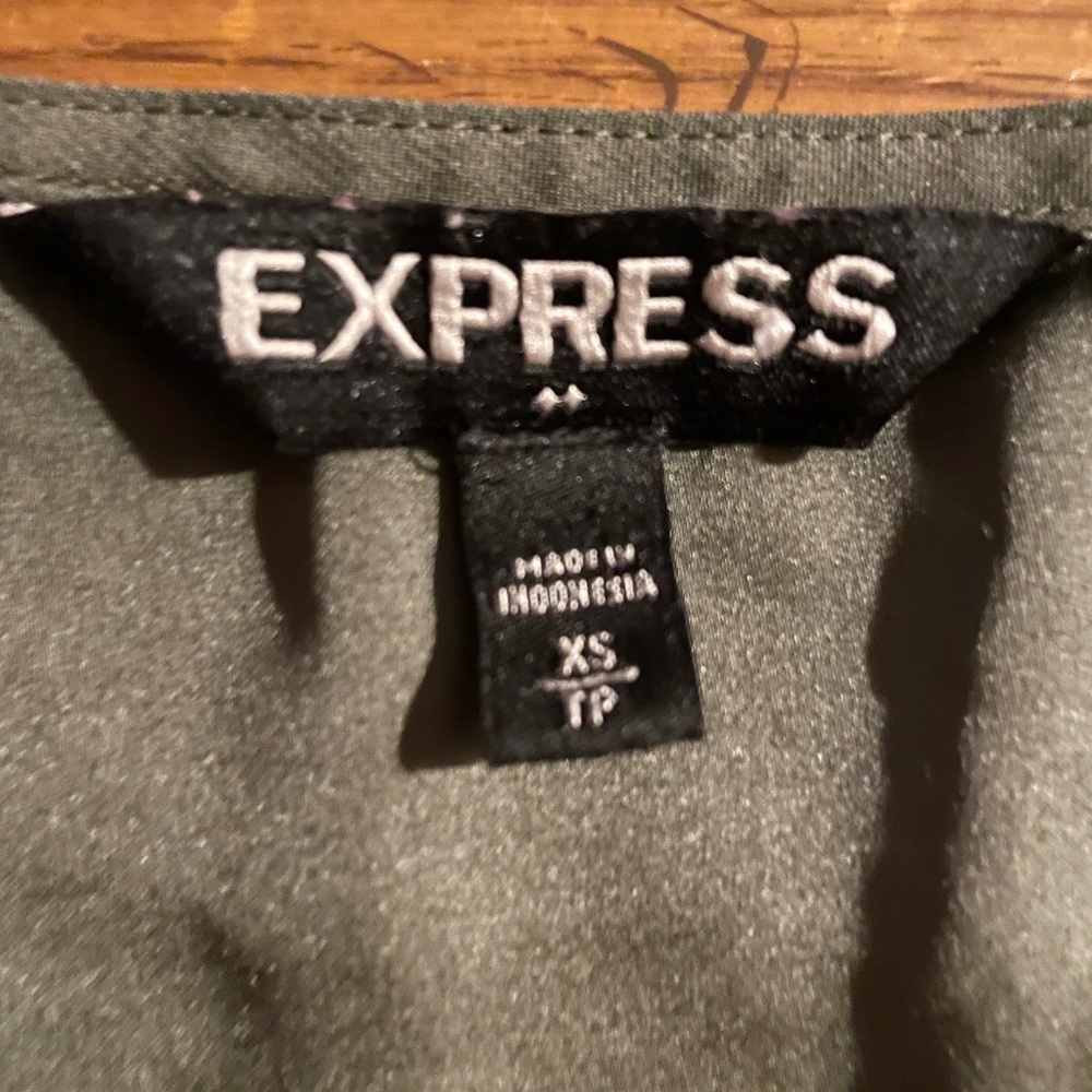 Express Women’s Top - Picture 2 of 2
